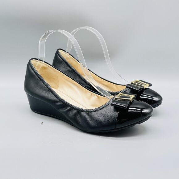 Cole Haan Shoes Women 9 Black Leather Wedge Pump Bow Slip On Patent Cap Toe - Picture 2 of 13